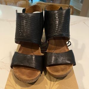 Sofft size 8.5 women’s leather sandals